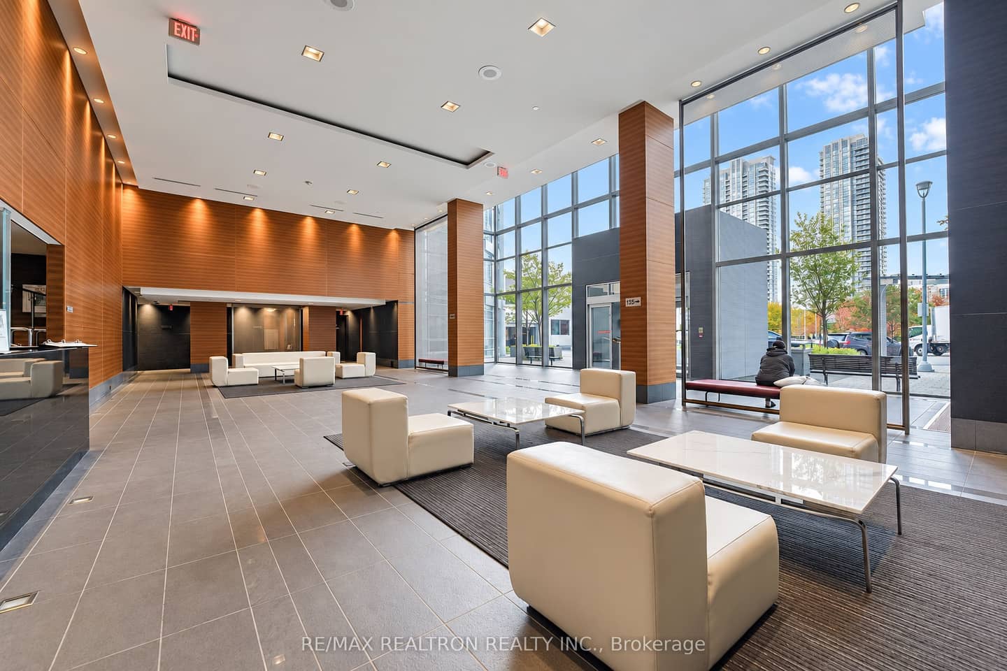 135 Village Green Square 1315, Toronto, ON M1S 0G4