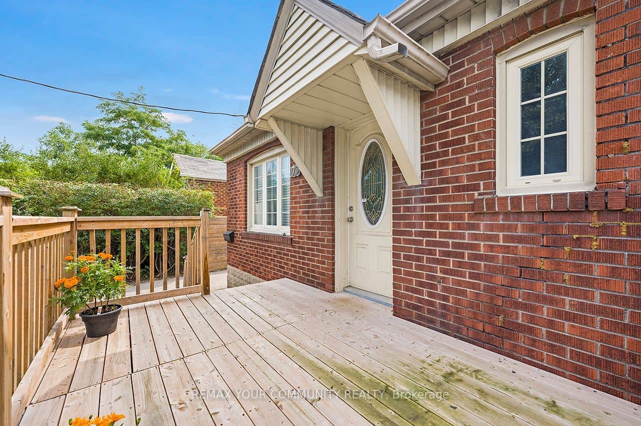 73 Struthers Street, Toronto, ON M8V 1Y2