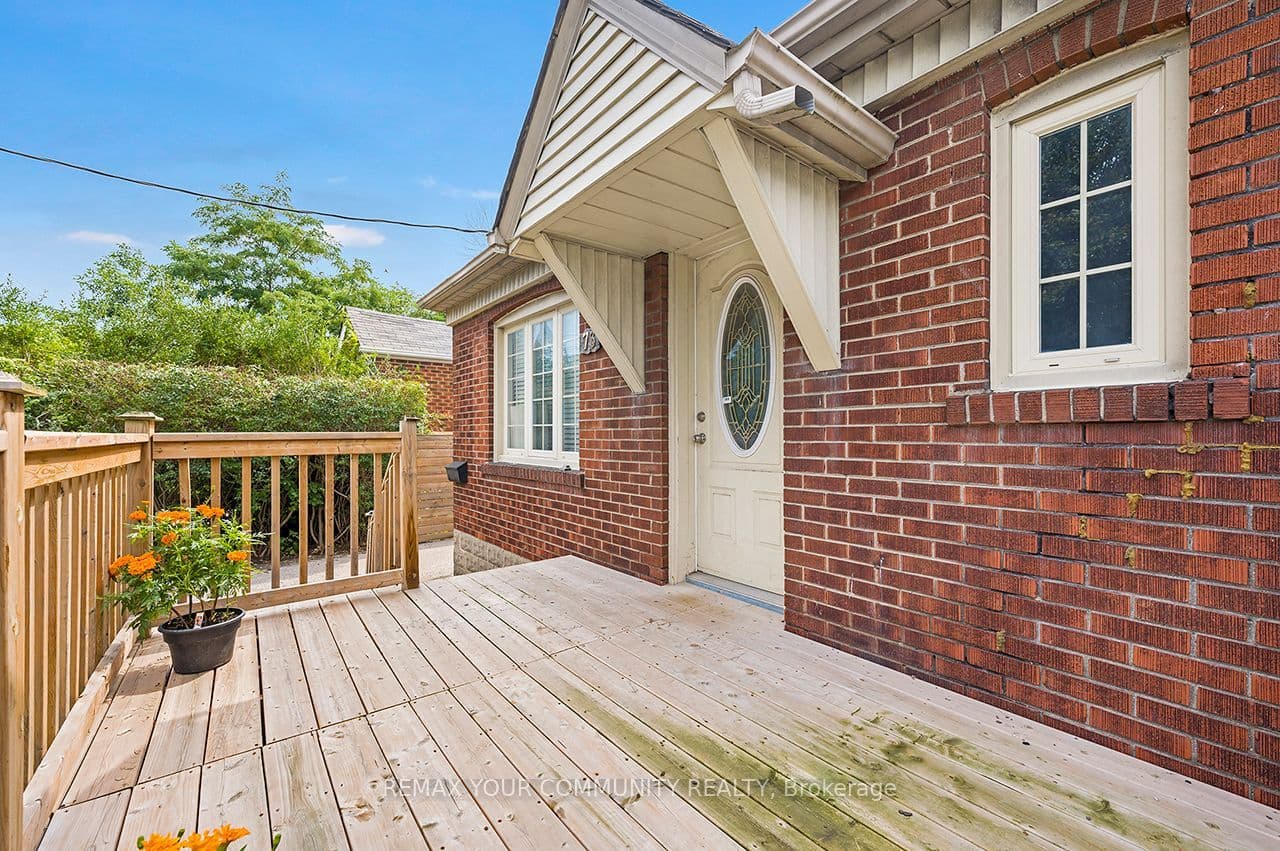 73 Struthers Street, Toronto, ON M8V 1Y2