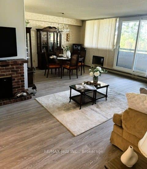 120 Elgin Street W 102, Oshawa, ON L1G 1S7
