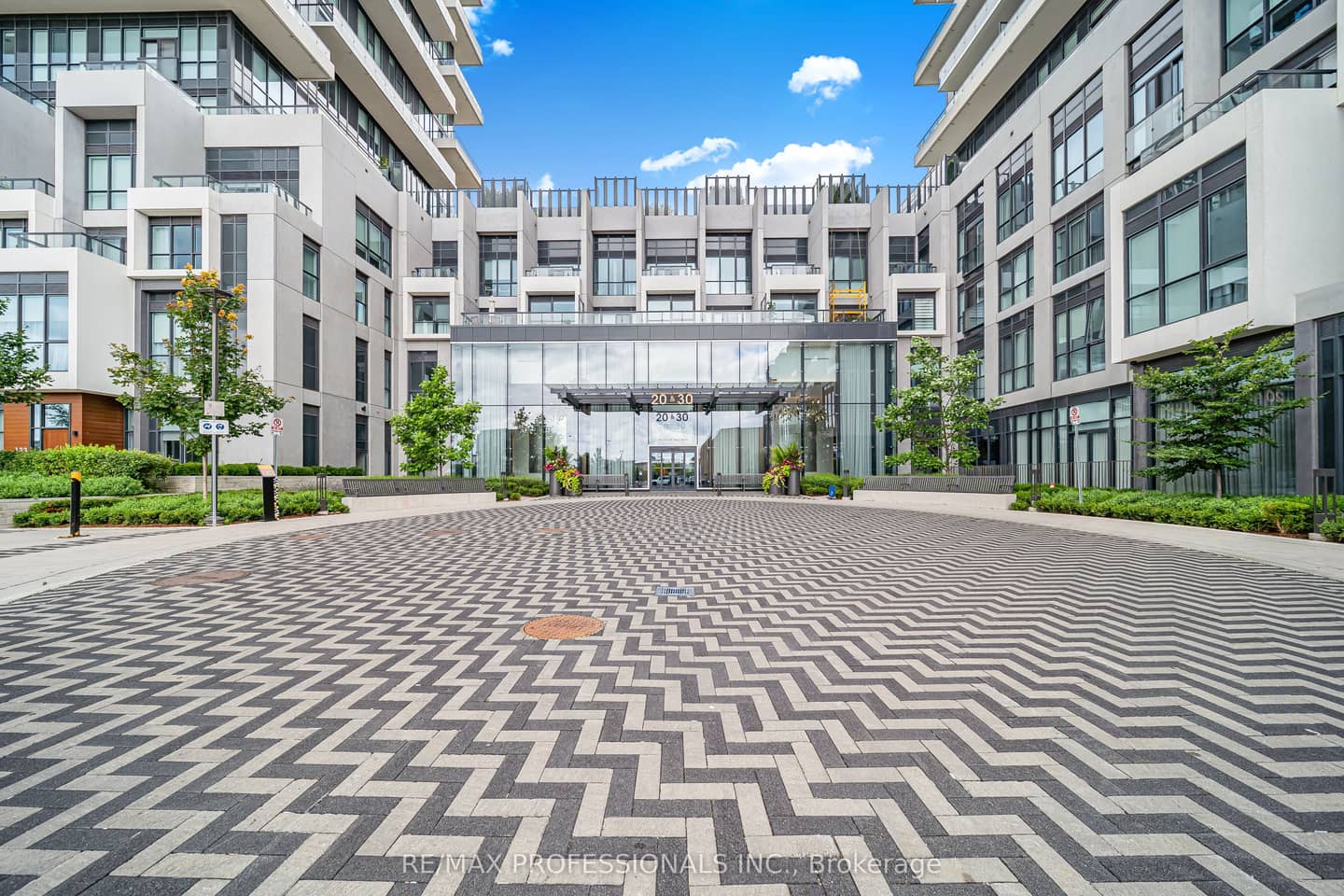 30 Inn The Park Drive 407, Toronto, ON M3C 0P7