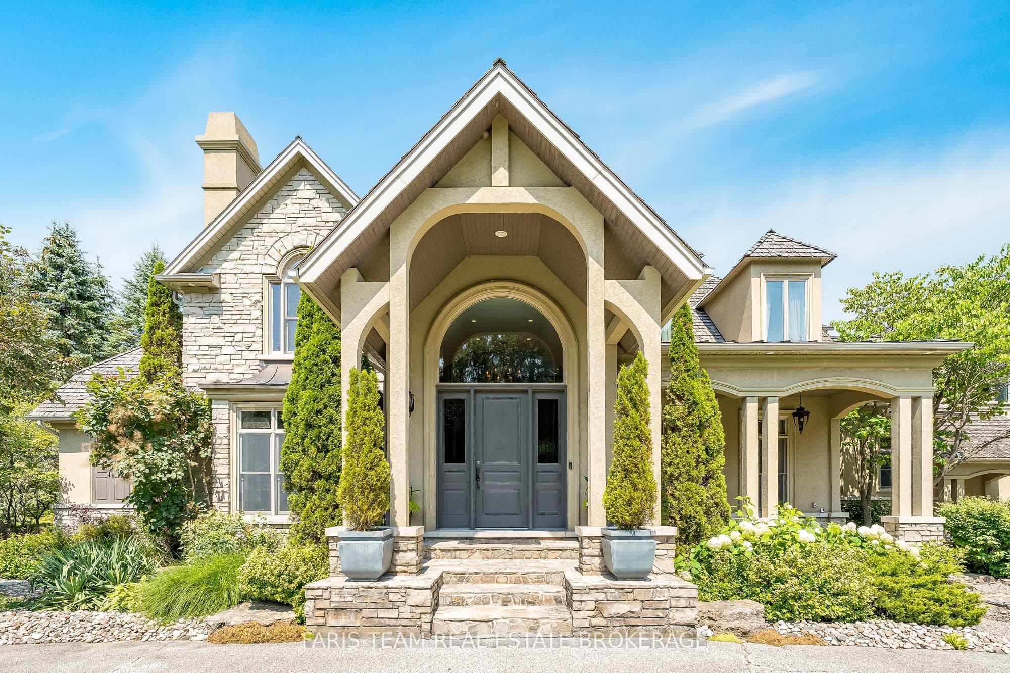 6 Midves Court, Springwater, ON L9X 0P3