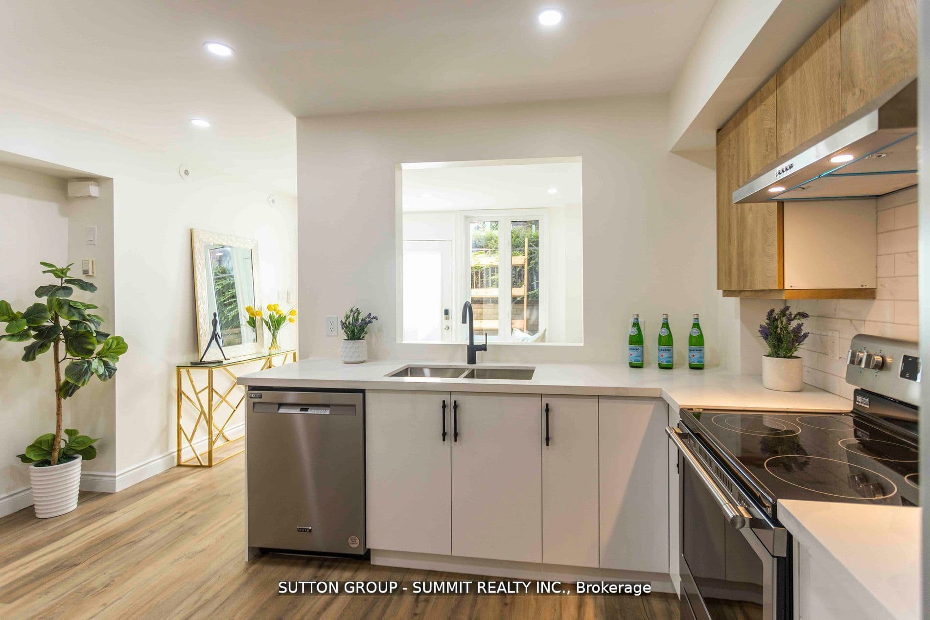 12 Douro Street 421, Toronto, ON M6K 0A1