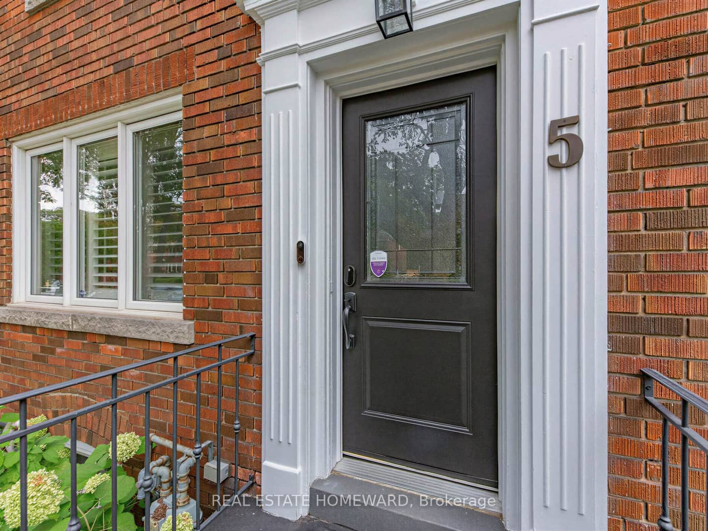 5 Beaufield Avenue, Toronto, ON M4G 3R2
