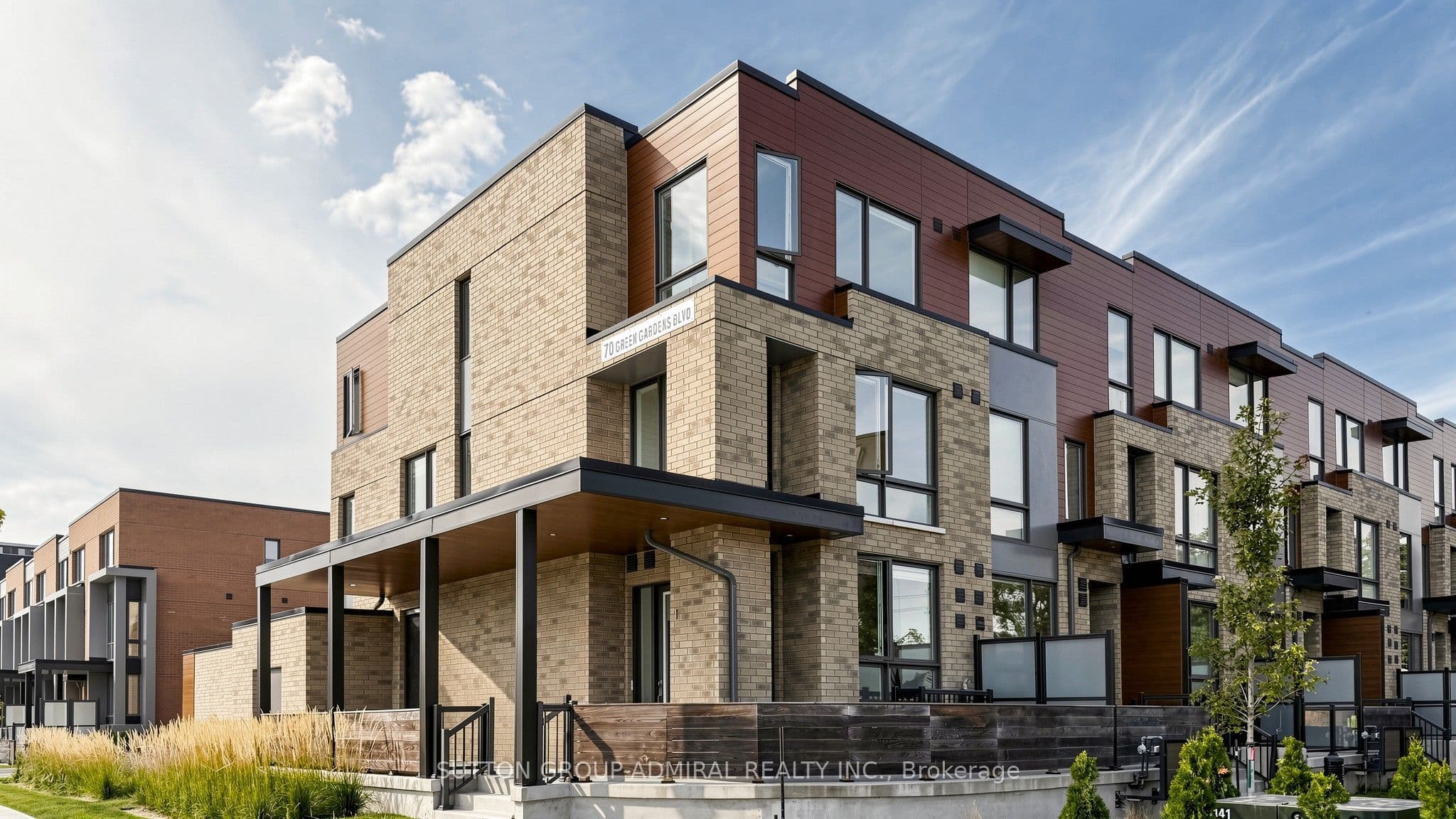 70 Green Gardens Boulevard 1, Toronto, ON M6A 0E6