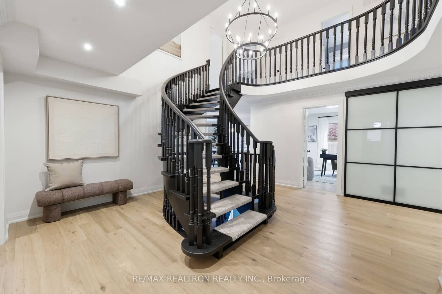 653 Exceller Circle, Newmarket, ON L3X 1P6