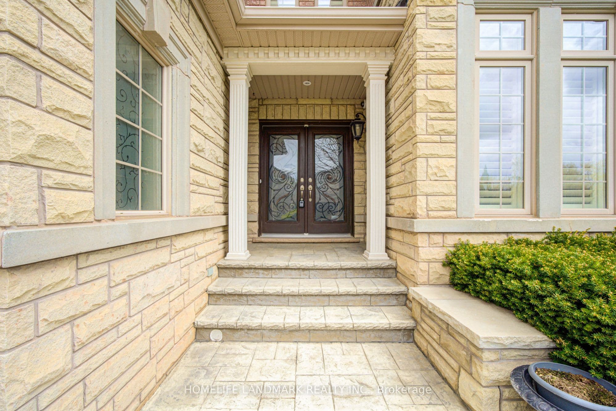 2323 Awenda Drive, Oakville, ON L6H 7J7