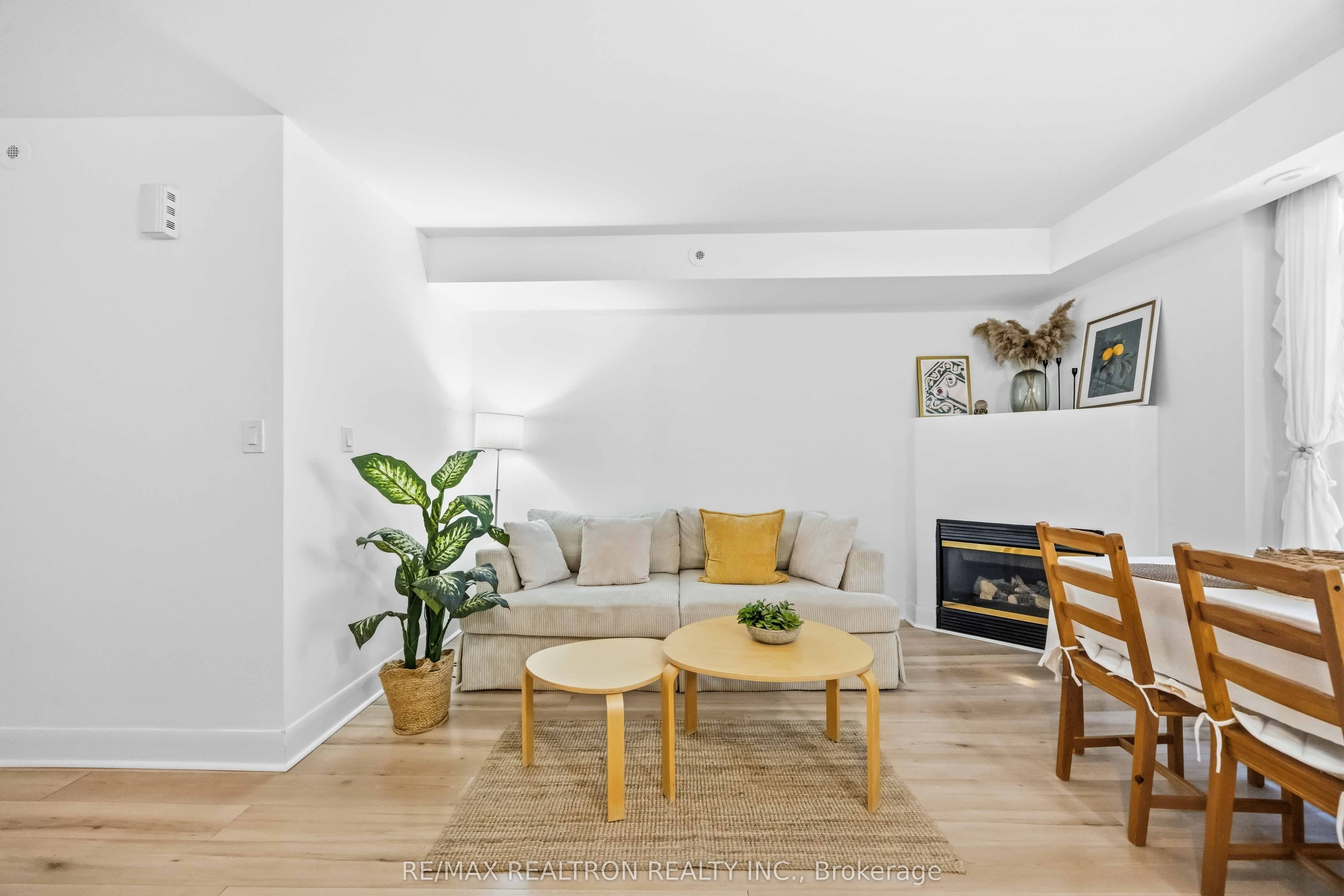 415 Jarvis Street 121, Toronto, ON M4Y 3C1