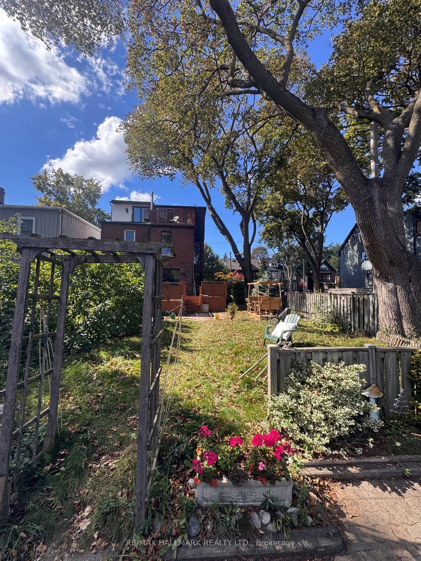 133 Hampton Avenue, Toronto, ON M4K 2Z2