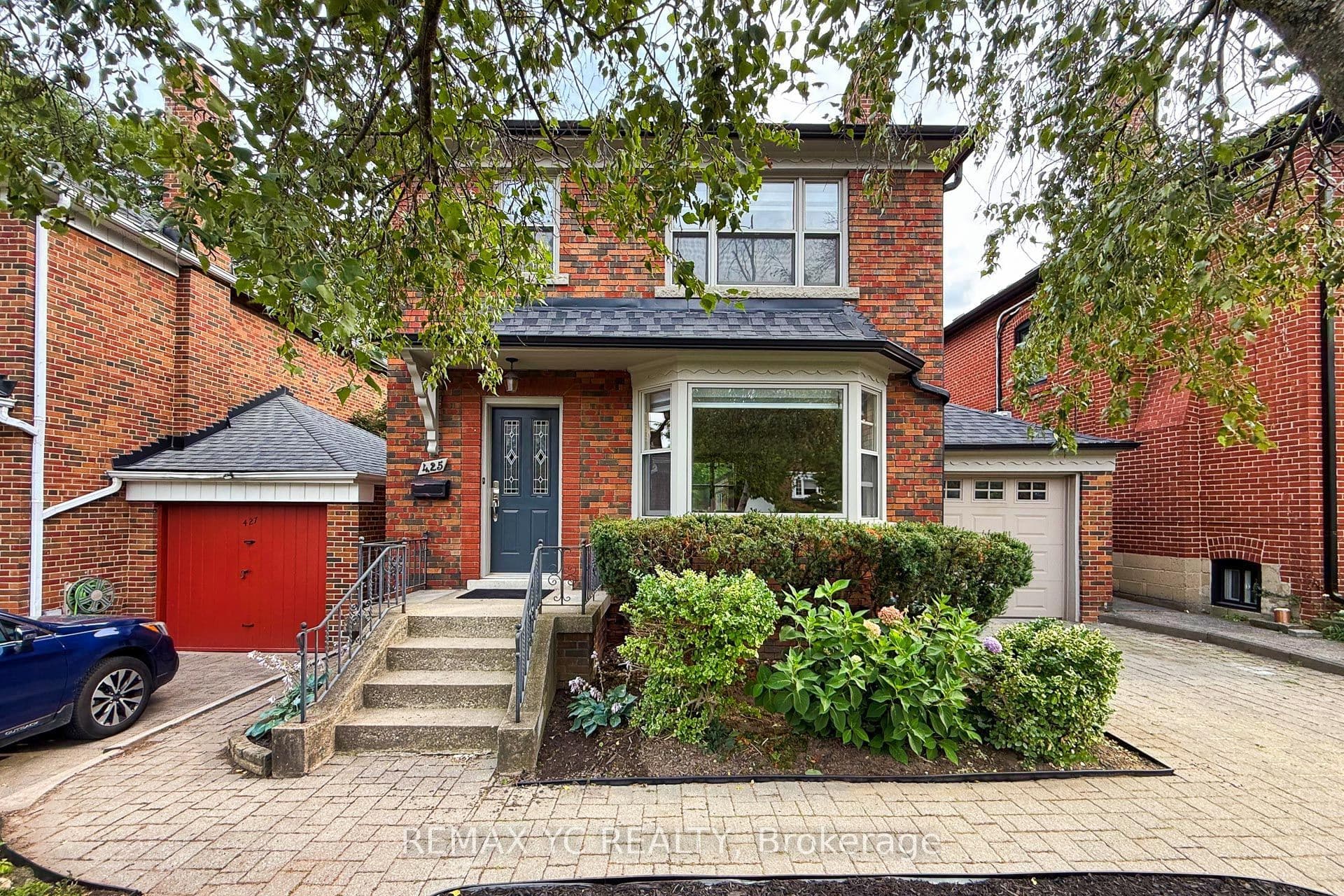 425 Broadway Avenue, Toronto, ON M4G 2R3