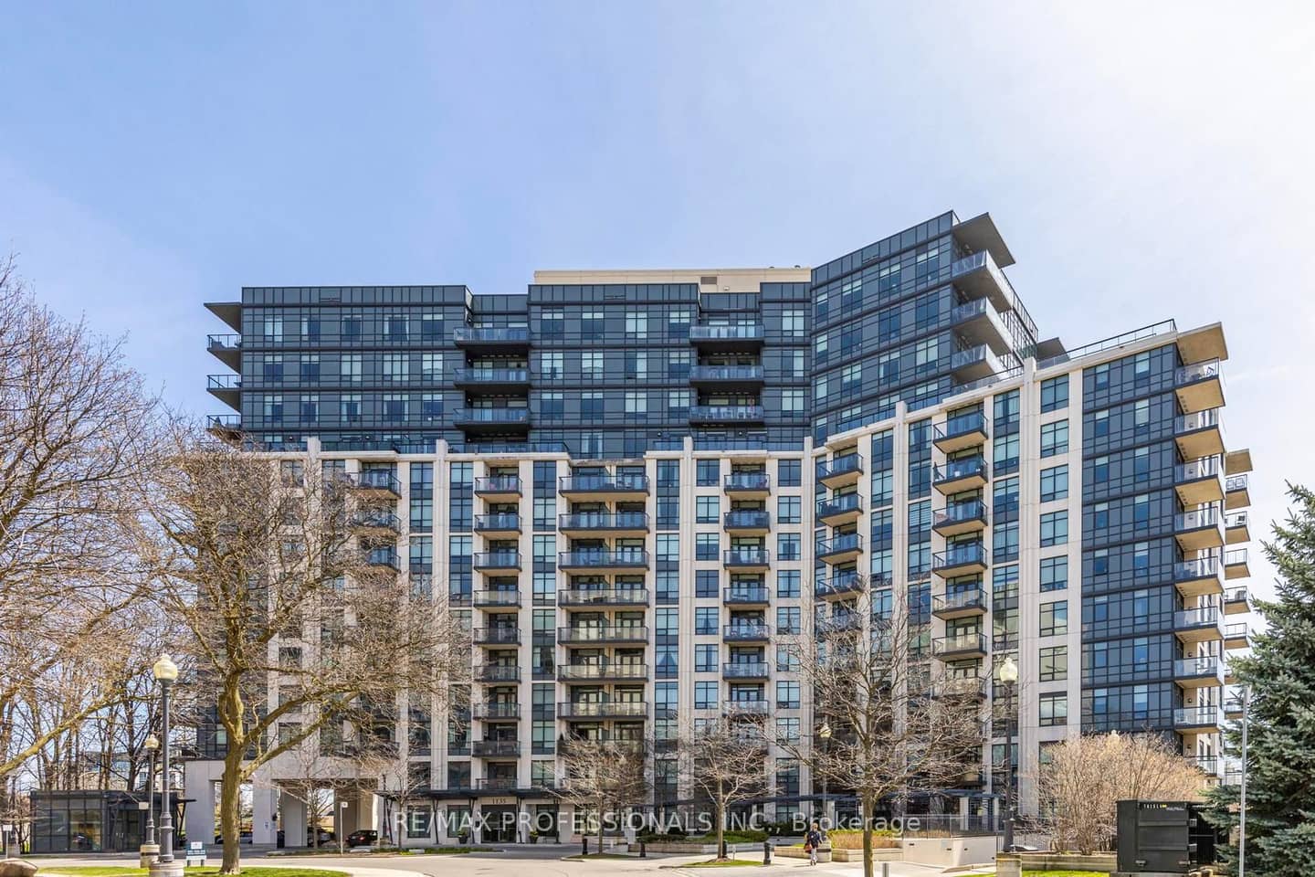1135 Royal York Road 816, Toronto, ON M9A 0C3