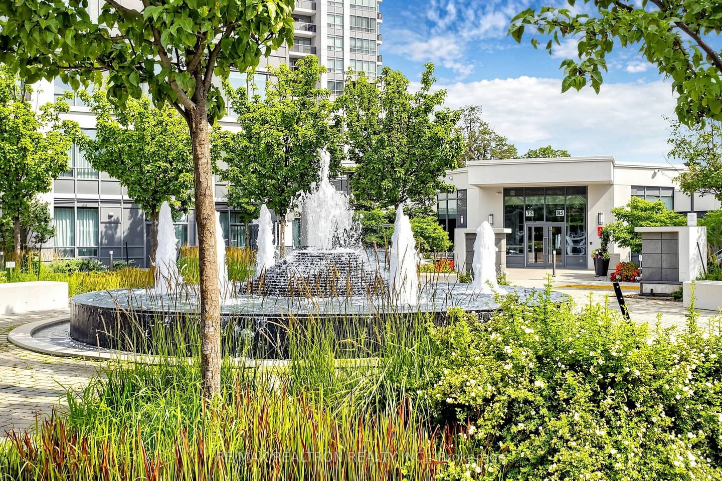 75 North Park Road 1604, Vaughan, ON L4J 0H8