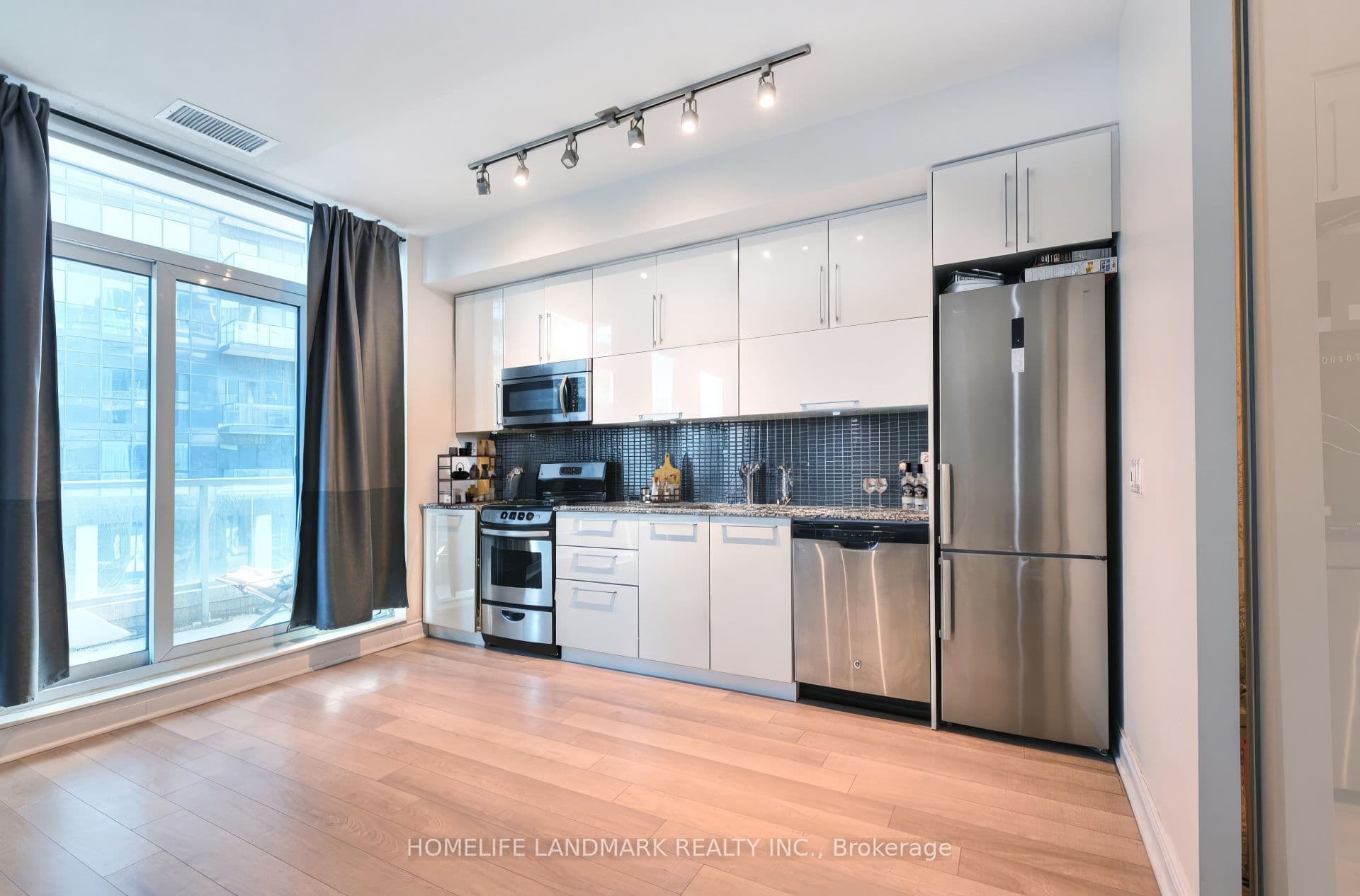 80 Marine Parade Drive 227, Toronto, ON M8V 0A3