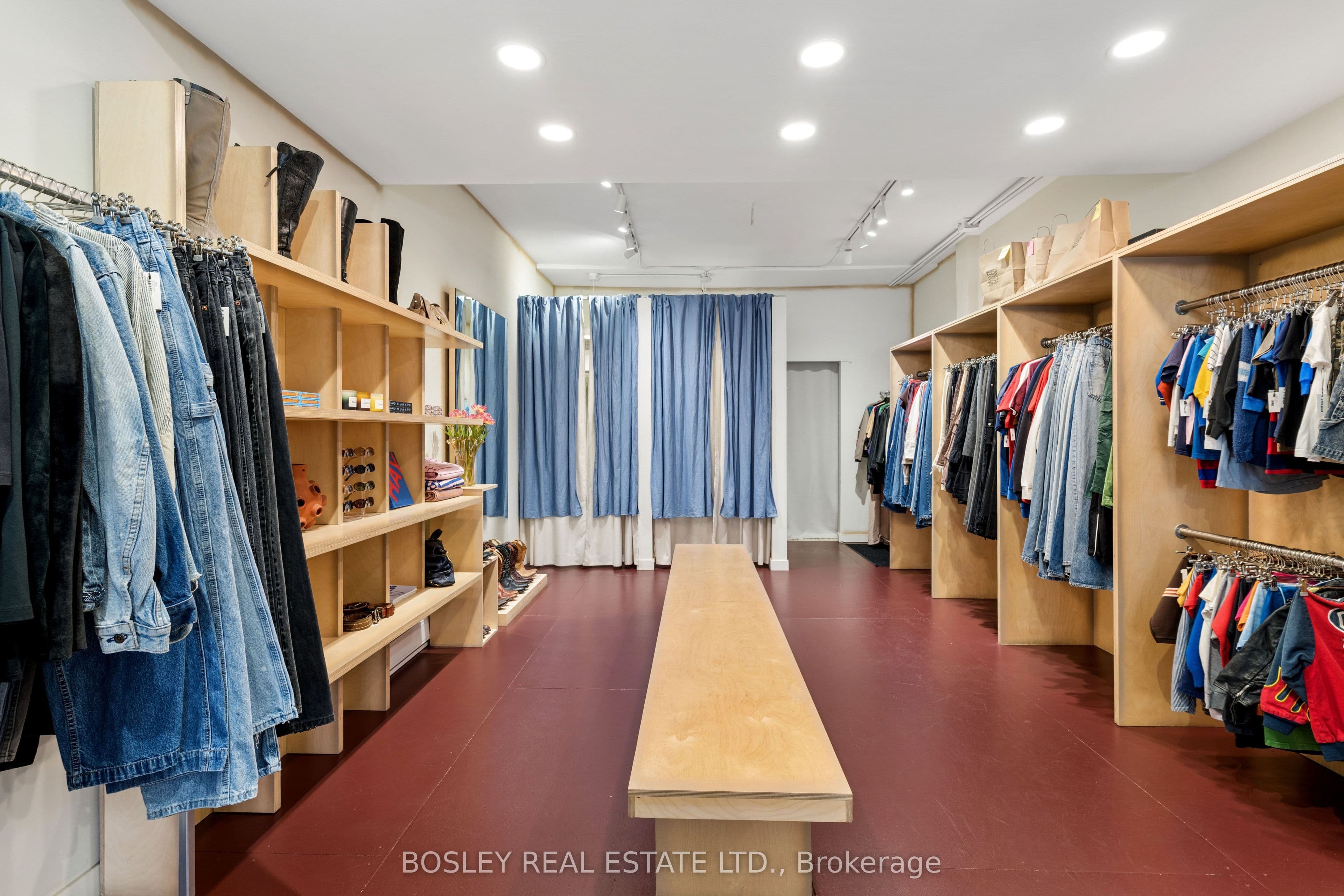 1167 Dundas Street W, Toronto, ON M6J 1X3