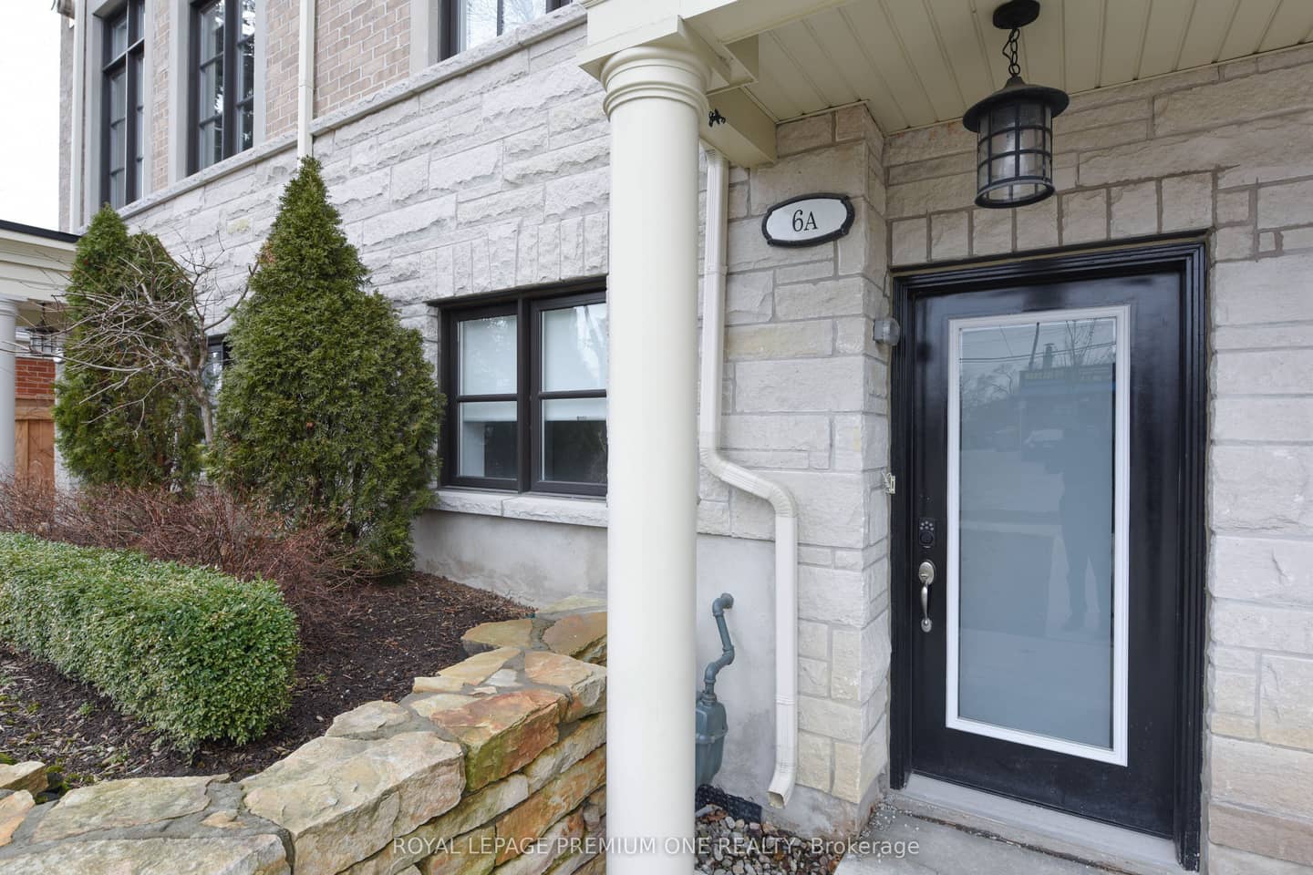6A ACORN Avenue, Toronto, ON M9B 0B7