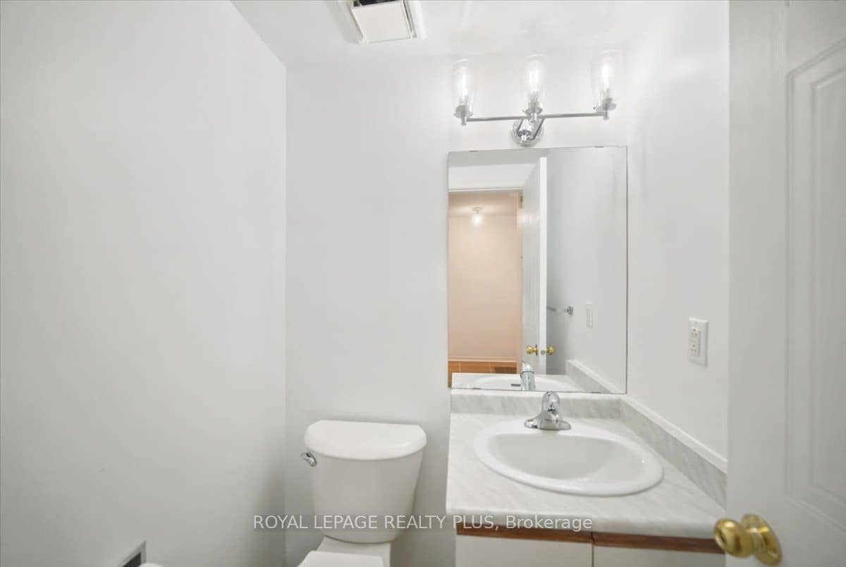 45 Bristol Road E 15, Mississauga, ON L4Z 3P5