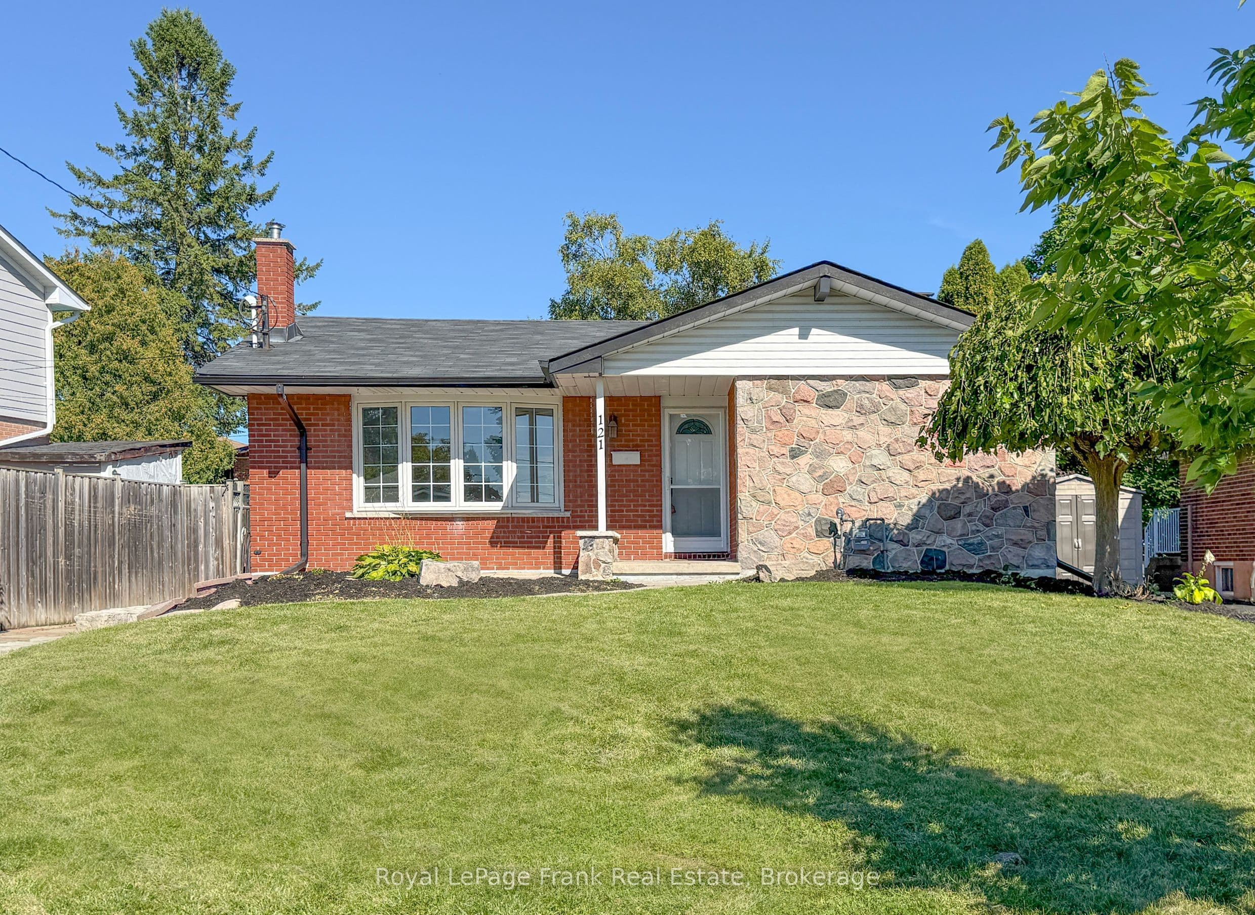 121 Labrador Drive, Oshawa, ON L1H 7E4
