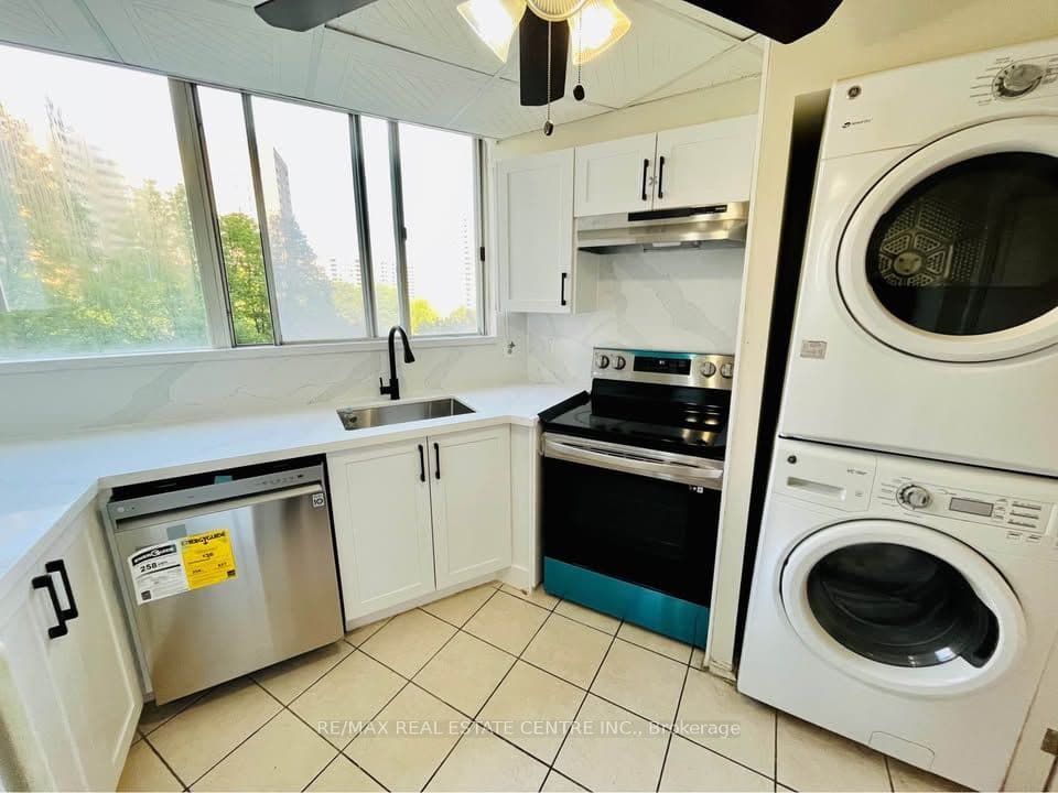 3700 Kaneff Crescent 501, Mississauga, ON L5A 4B8