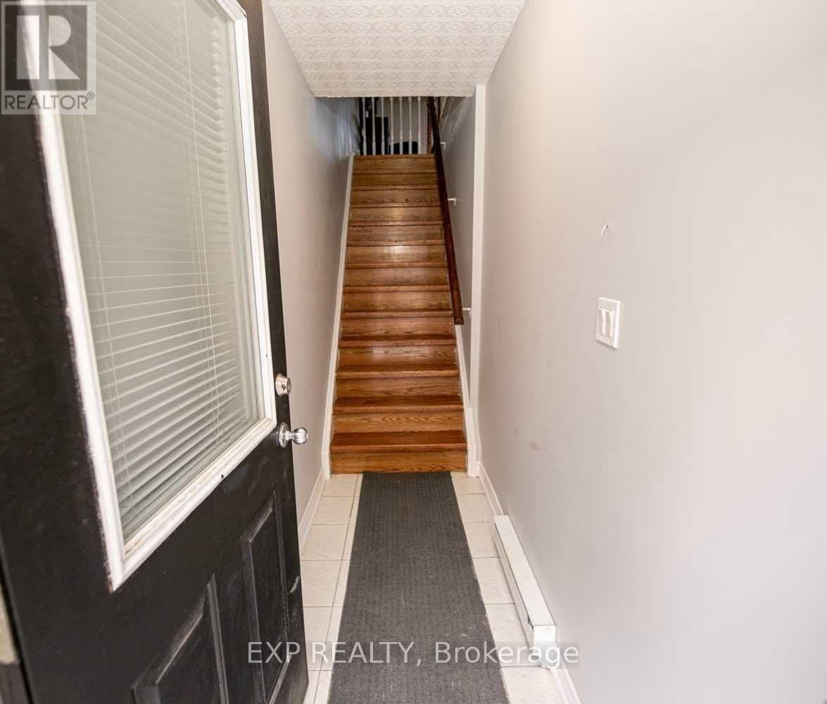 901 Kennedy Road 8, Toronto, ON M1K 2E9