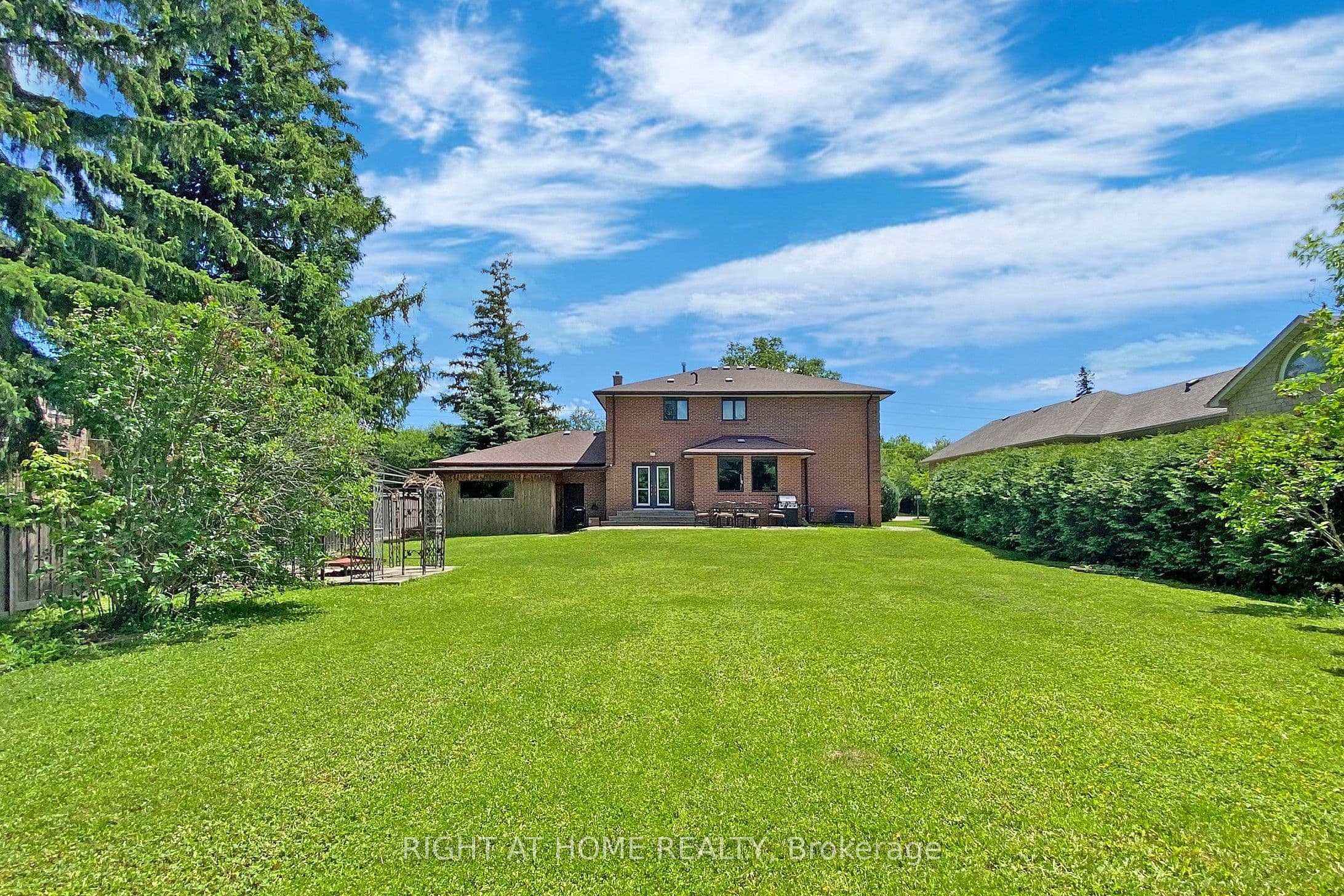 350 Sunset Beach Road N, Richmond Hill, ON L4E 3H9