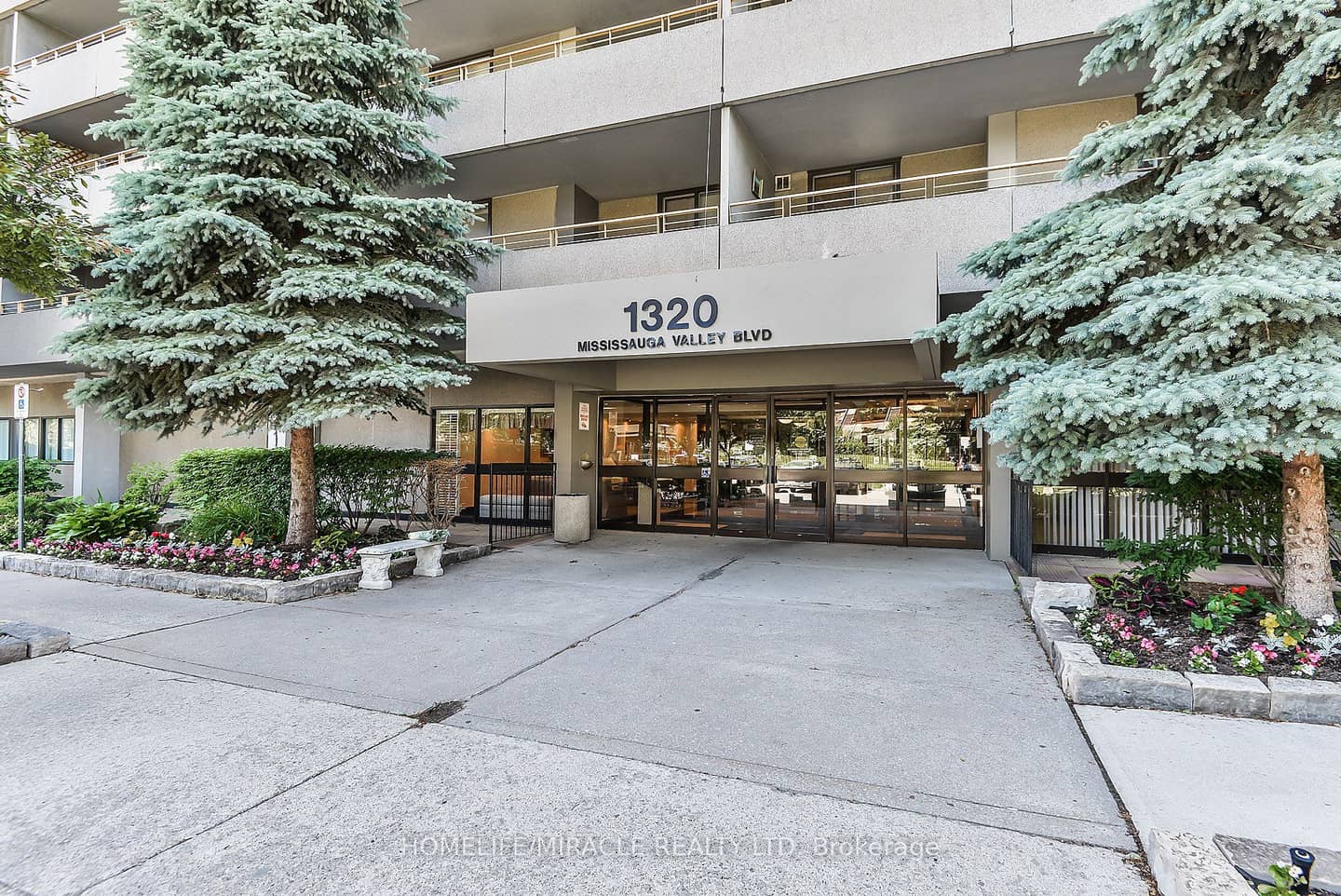 1320 Mississauga Valley Boulevard 209, Mississauga, ON L5A 3S9