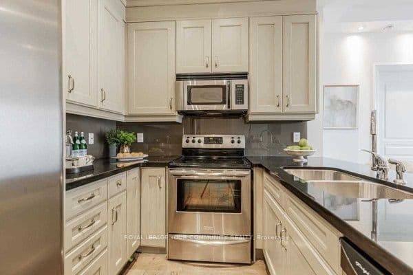 20 Burkebrook Place 610, Toronto, ON M4G 0A1