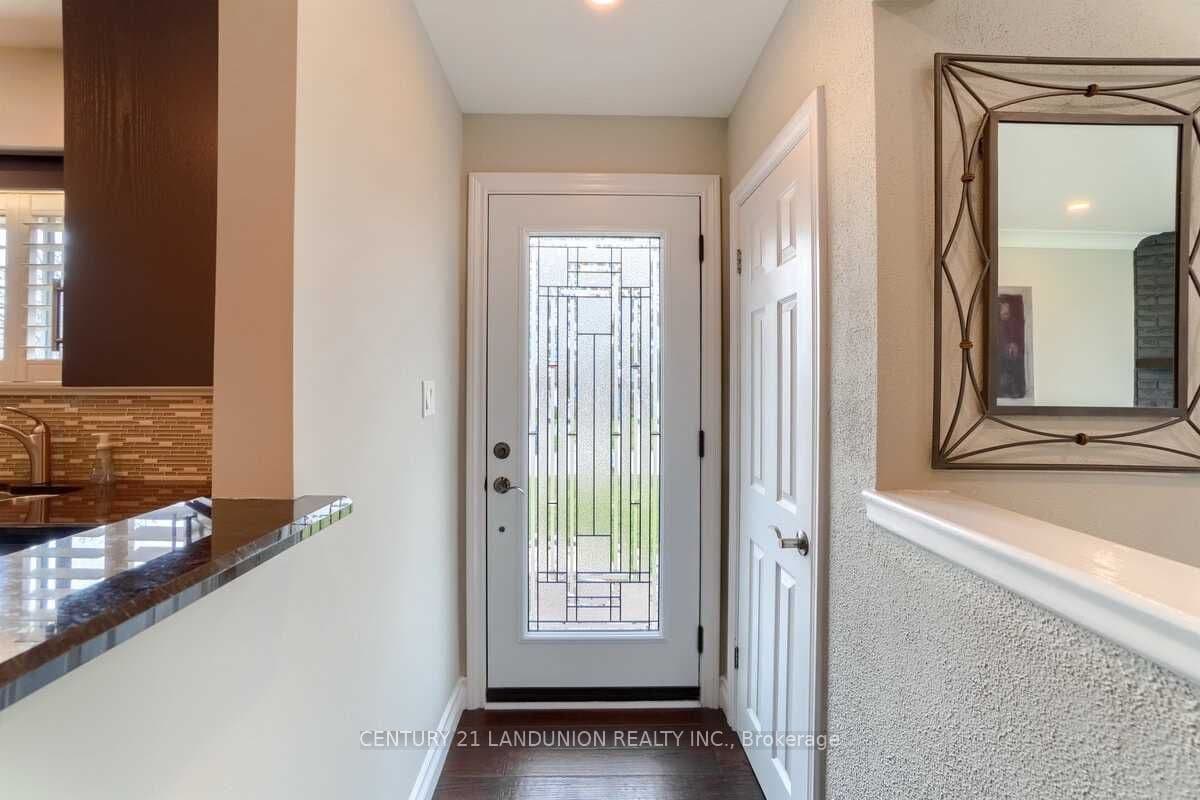 371 Elizabeth Street, Oshawa, ON L1J 5S7