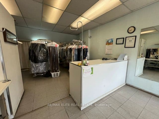 526 Eglinton Avenue W, Toronto, ON M5N 1B4
