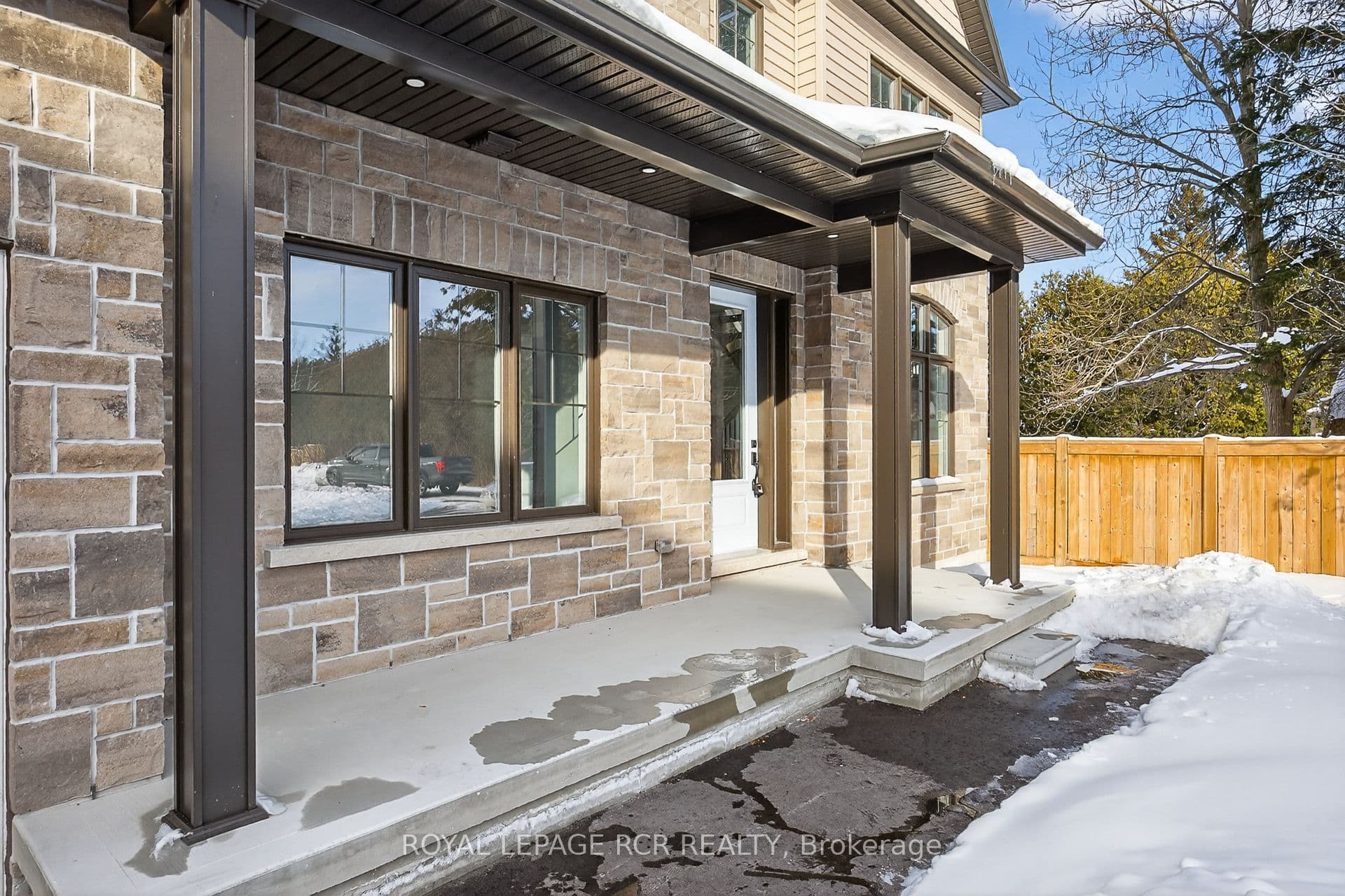 28 St. George Street, Georgina, ON L0E 1L0