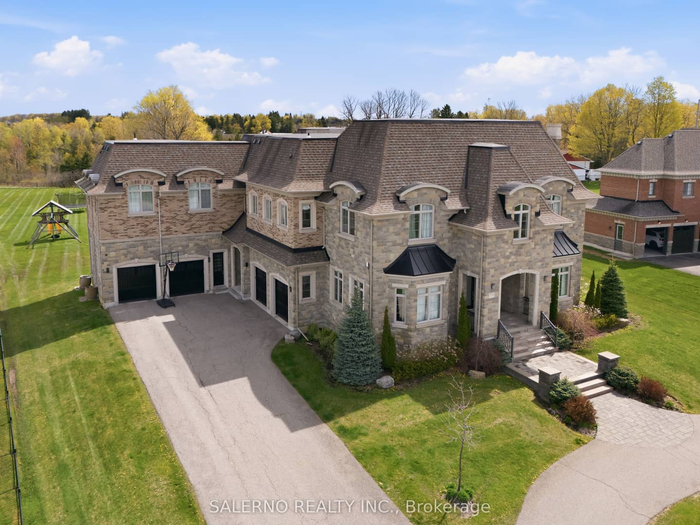 21 Stallions Court, Vaughan, ON L6A 4V5