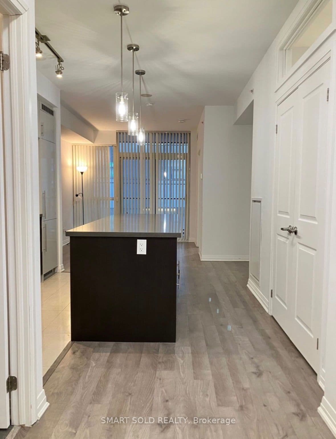 8 Mercer Street 415, Toronto, ON M5V 0C4