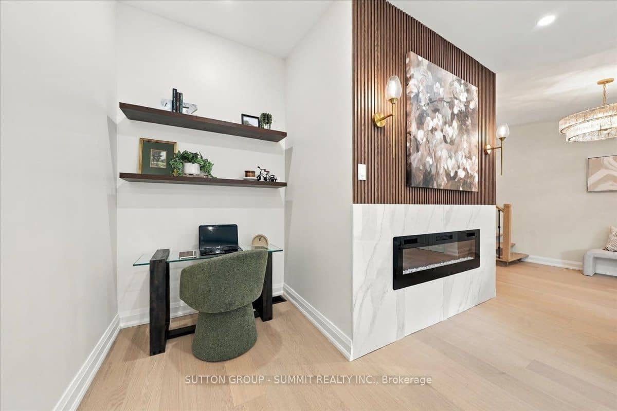 184 Torresdale Avenue, Toronto, ON M2R 3E4