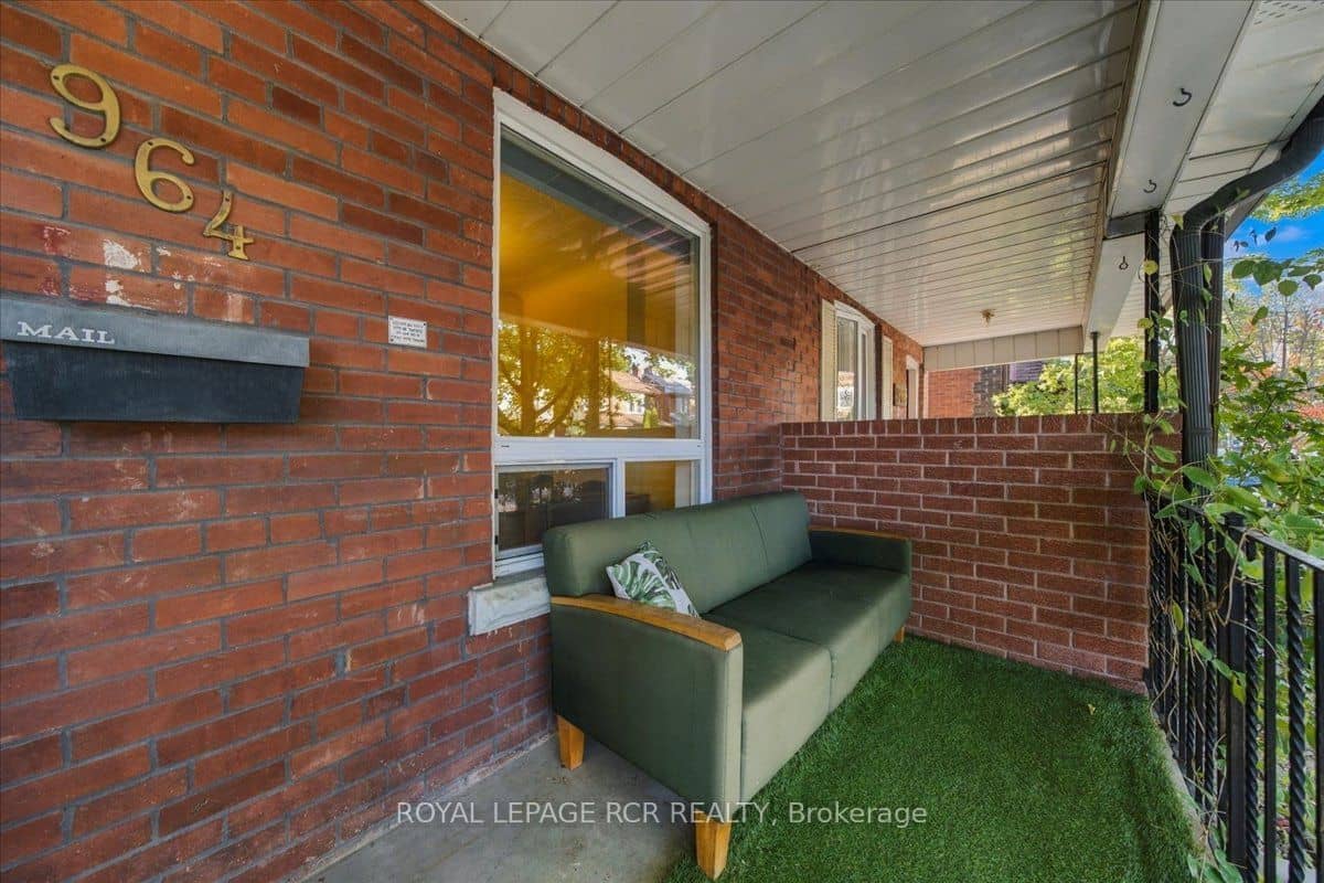 964 Shaw Street, Toronto, ON M6G 3M7