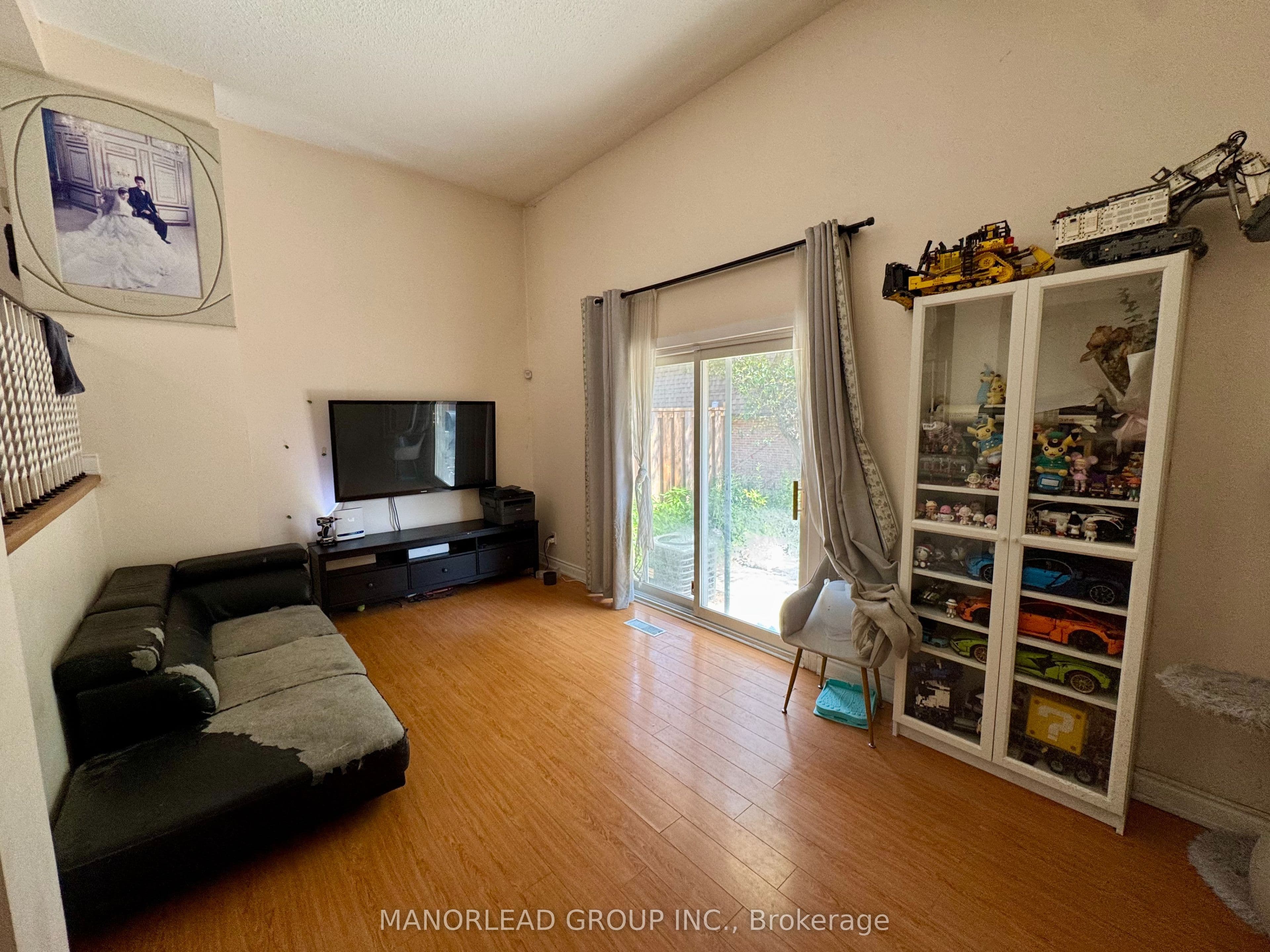 121 L'Amoreaux Drive 31, Toronto, ON M1W 2J9