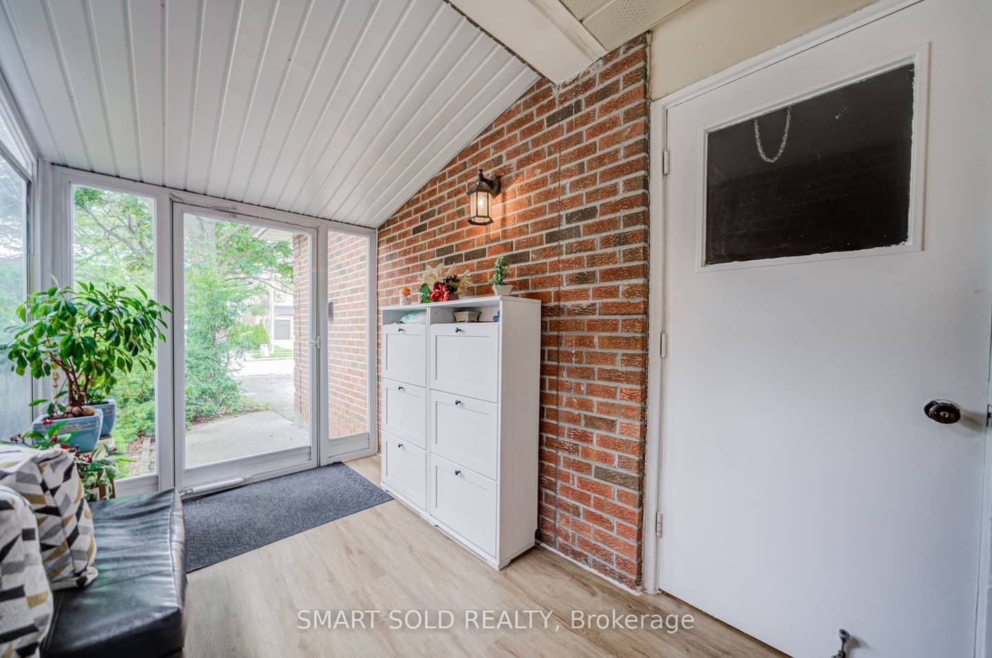 857 Messenger Meadow Drive, Mississauga, ON L5C 3T1