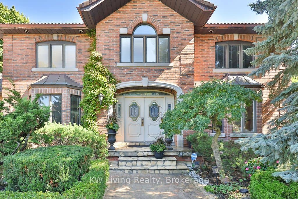 1070 Geran Crescent, Mississauga, ON L5H 4A6
