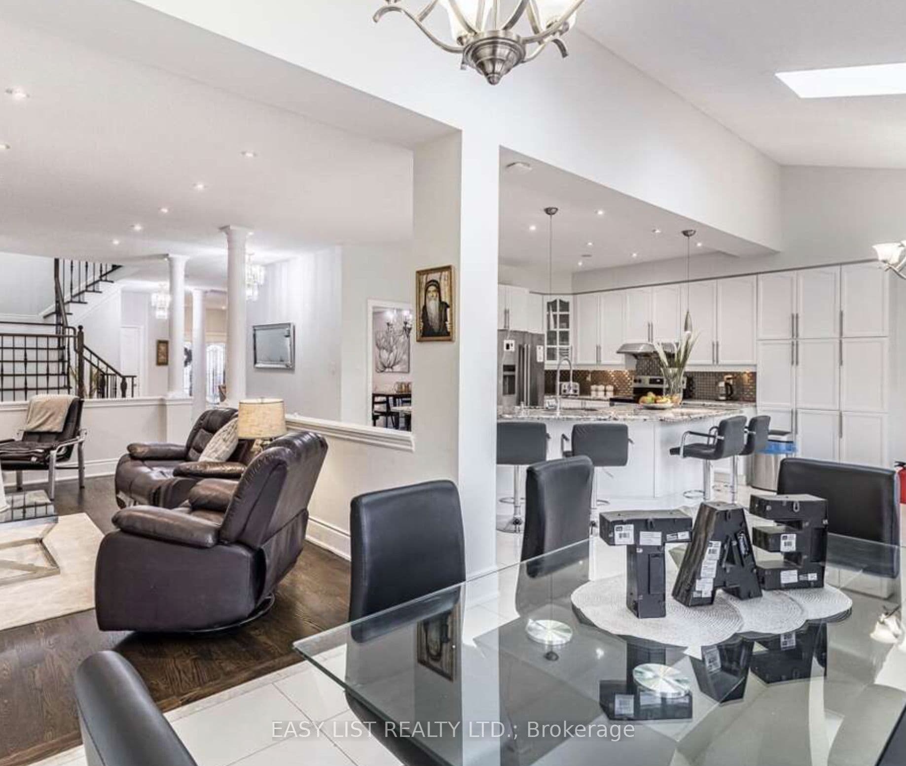 3562 Aquinas Avenue, Mississauga, ON L5M 7L7