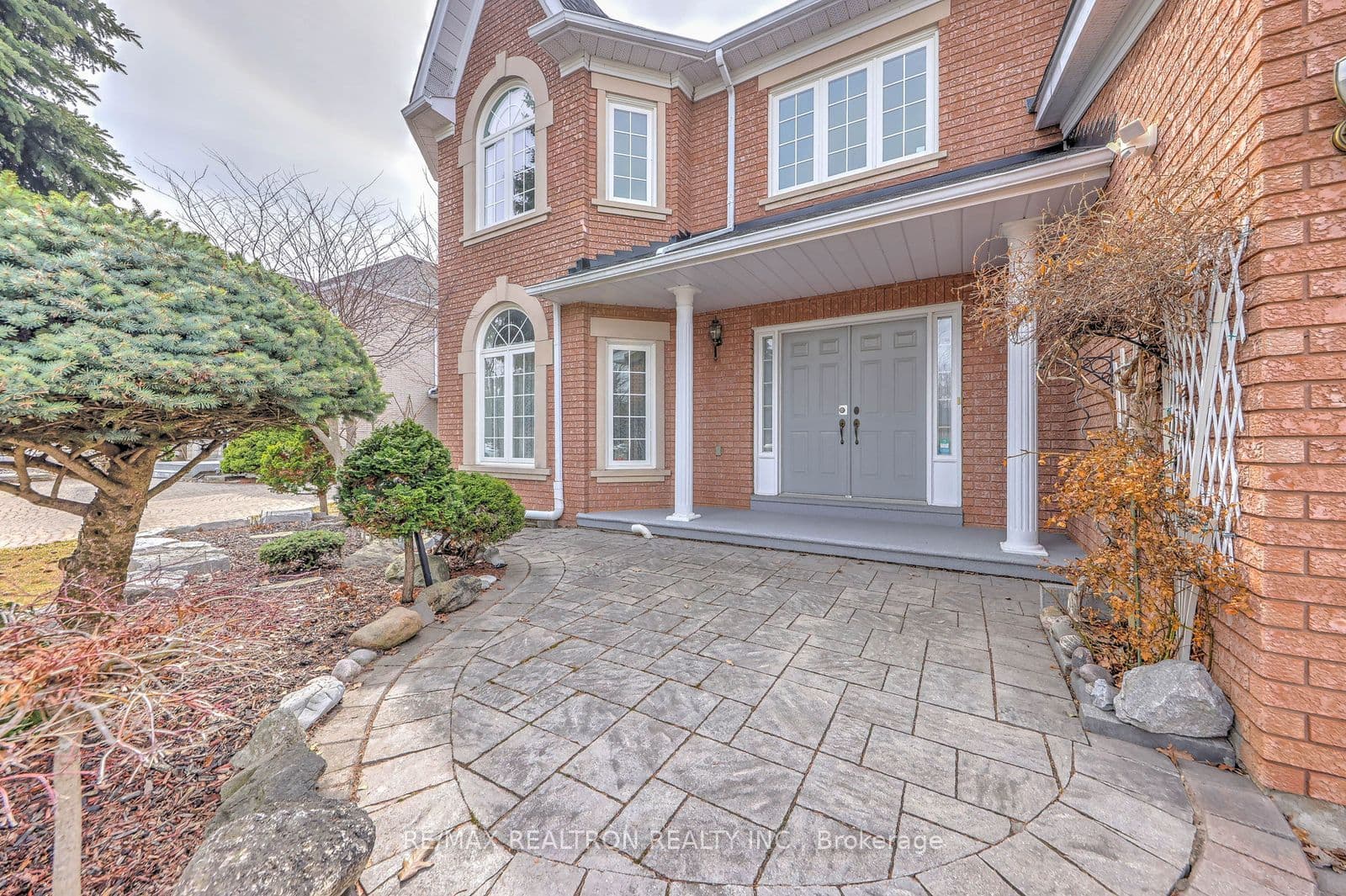 6 White Oak Crescent, Richmond Hill, ON L4B 3R3