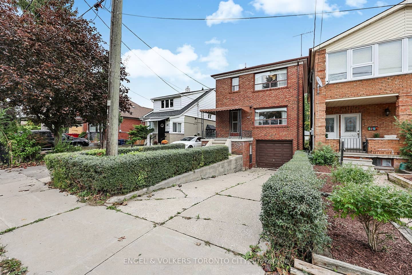 189 Locksley Avenue, Toronto, ON M6B 3N8