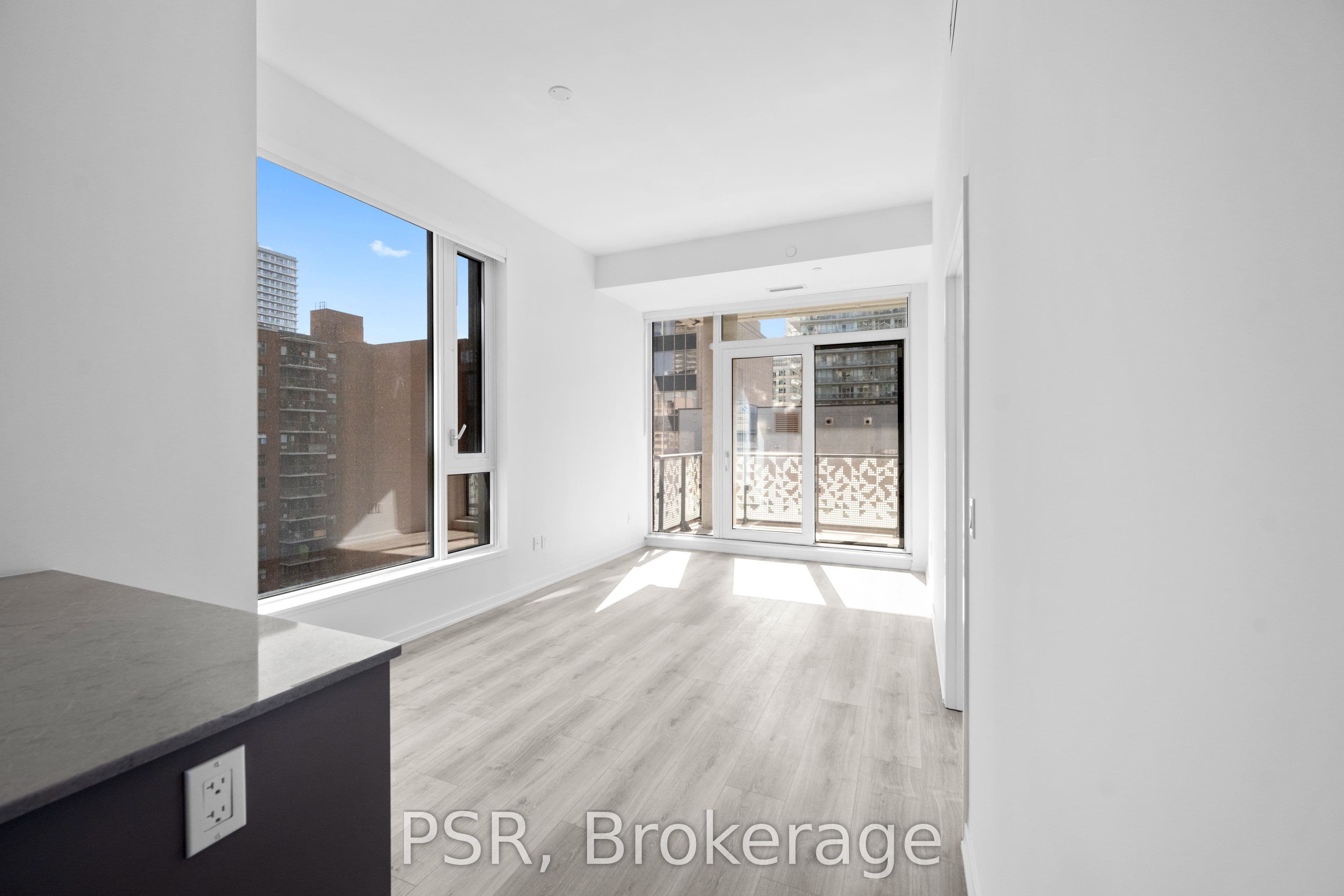 101 Roehampton Avenue 708, Toronto, ON M4P 2W2