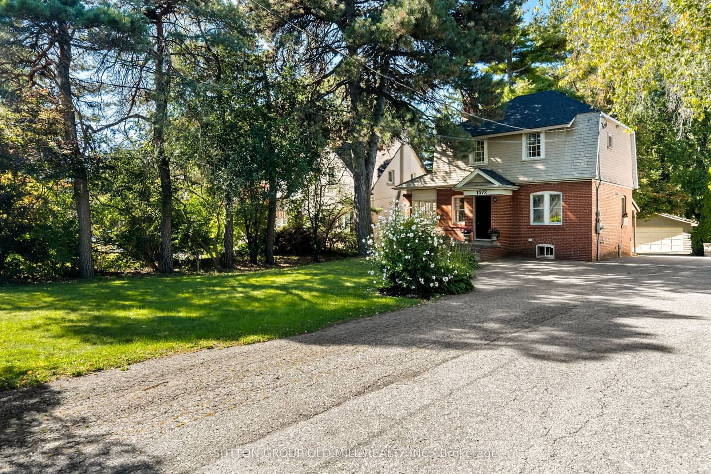 1372 Islington Avenue, Toronto, ON M9A 3K6