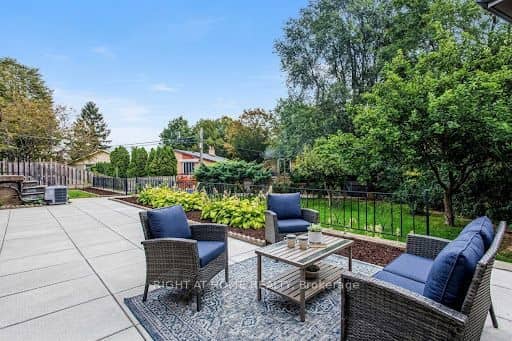 11 Fareham Crescent, Toronto, ON M1E 1J8
