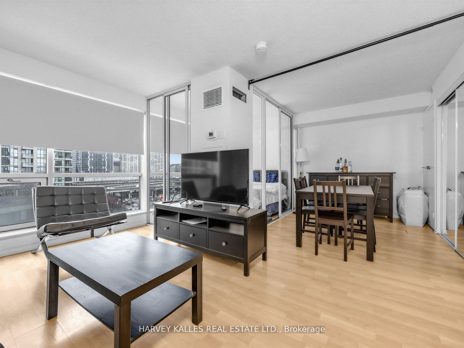 10 Yonge Street 705, Toronto, ON M5J 1R4