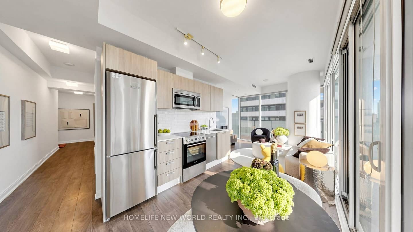 42 Charles Street E 2302, Toronto, ON M4Y 1T4