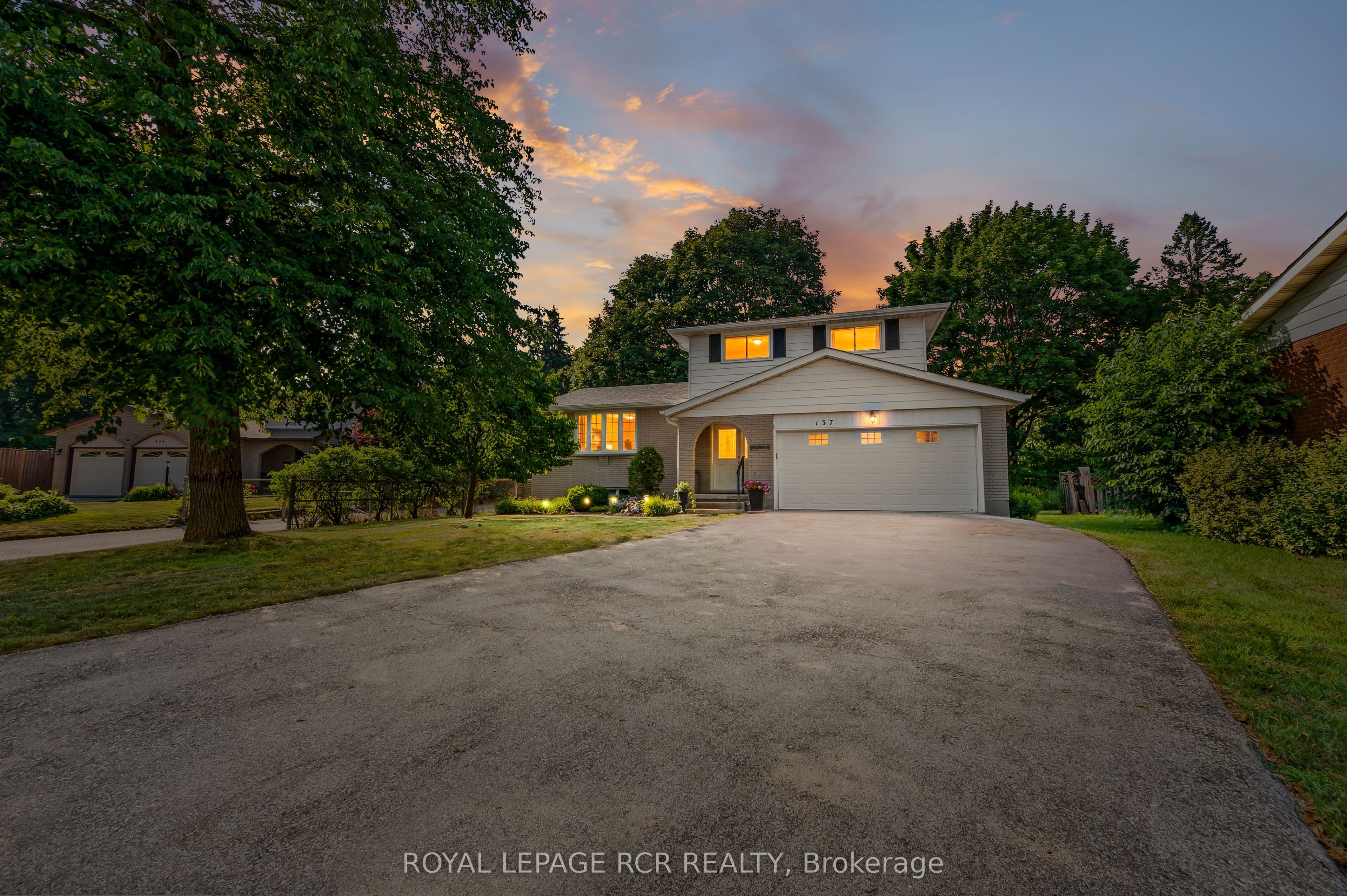 137 White Pine Crescent, Waterloo, ON N2V 1B3