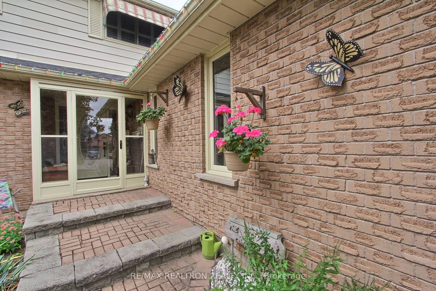 55 Redcastle Crescent, Georgina, ON L4P 3M2