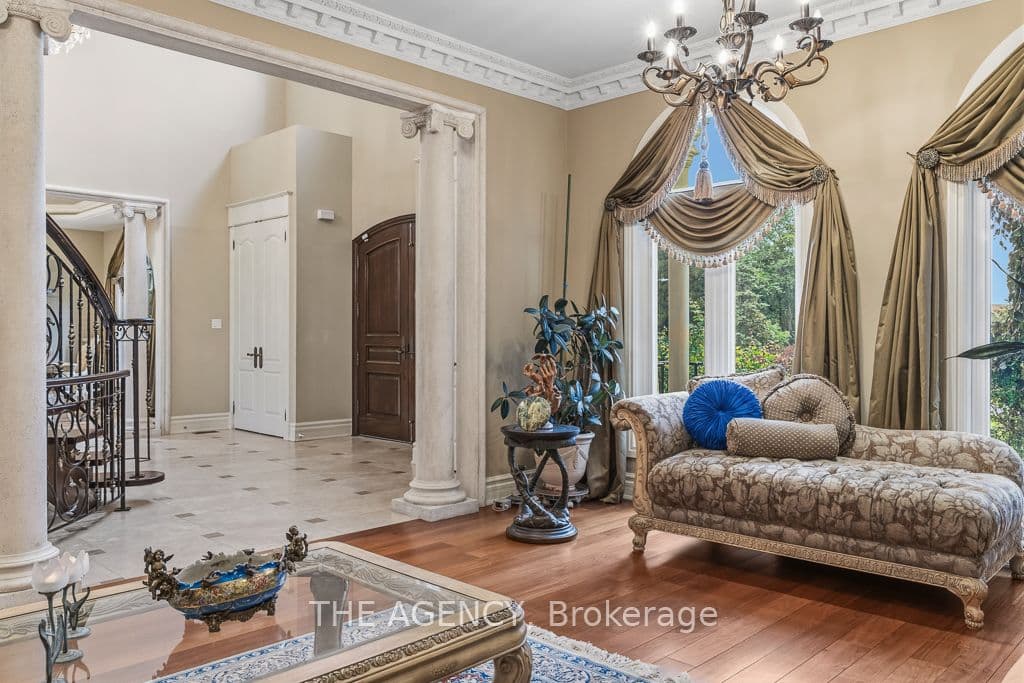 16 Dew Drop Court, Vaughan, ON L6A 1E9