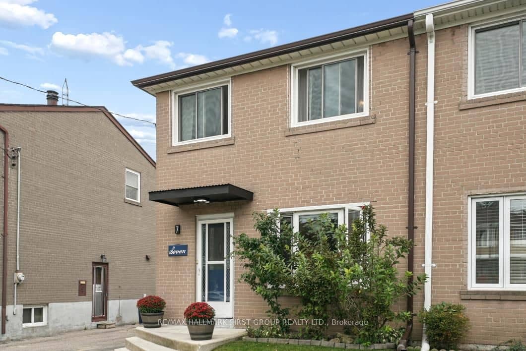 7 Ellendale Drive, Toronto, ON M1P 1M9
