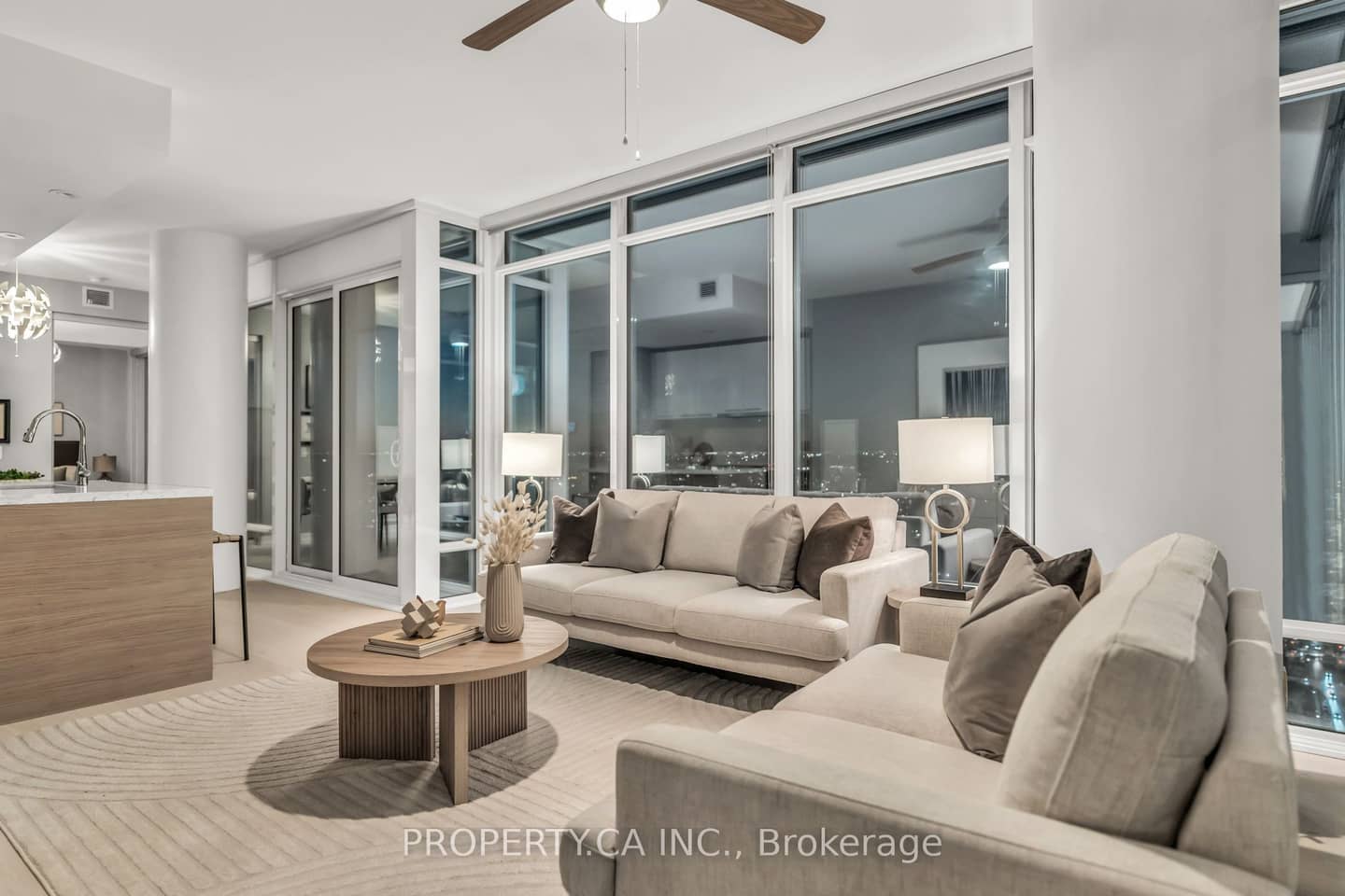488 University Avenue 3002, Toronto, ON M5G 0C1