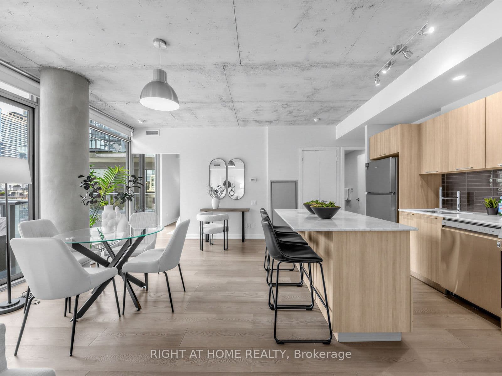 650 King Street West Street W 708, Toronto, ON M5V 1M5